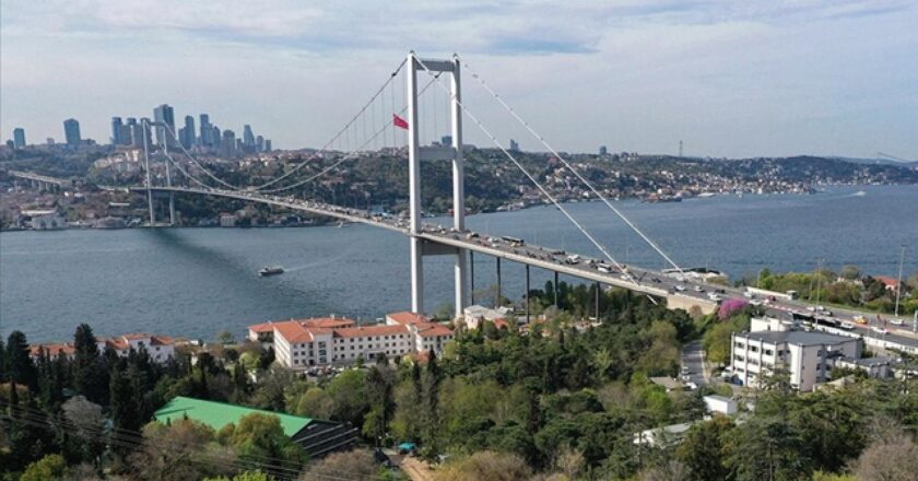 Boğaz’da gemi trafiği çift yönlü olarak durduruldu