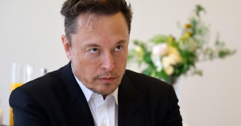 Elon Musk: Hükümet on milyonlarca işe yaramaz ortalamaya kaydoldu