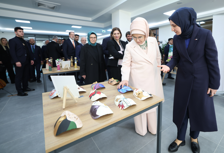 Emine Erdoğan: Kuşakımızı bağımlılıklardan korumak, ülkenin hayatta kalmasını korumaktır