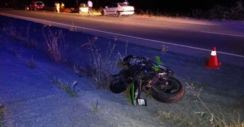 Sakarya'da arabalarla çarpıştı iki motosiklet: 1 ölü, 3 yaralı