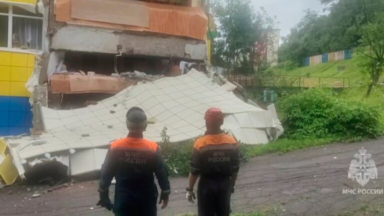 Video. 8.8 Rusya'nın doğusundaki depremin anı kamerada