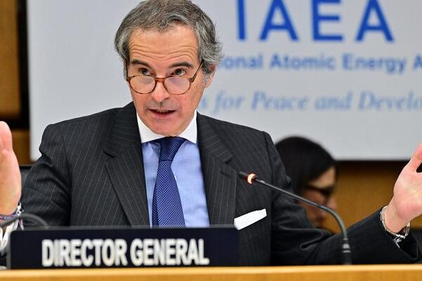 AIEA müfettişlerini İran'da geri çekti