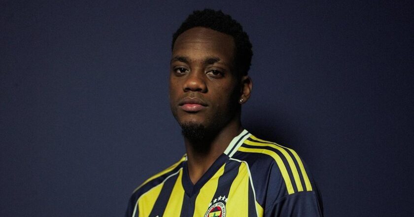 Jhon Duran tarihe Fenerbahçe'ye düştü