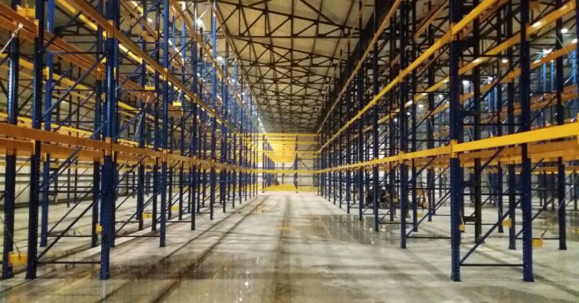Depo düzeninde başarı için doğru depo rafı seçimi