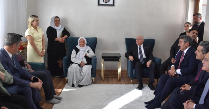 Ulusal Savunma Bakanı Güler, Şişnak'ta Martyr ailesini ziyaret etti