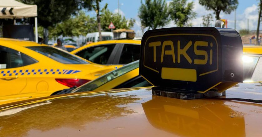 Turistlerden daha fazlasını alan taksiler silindi