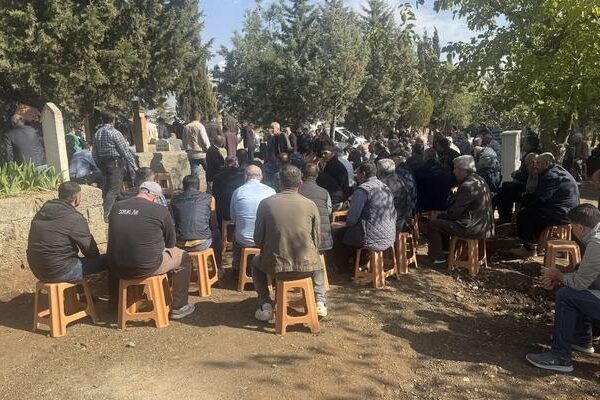 Eski eşi ve annesi öldürülen kadının naaşları Kahramanmaraş'ta toprağa verildi.