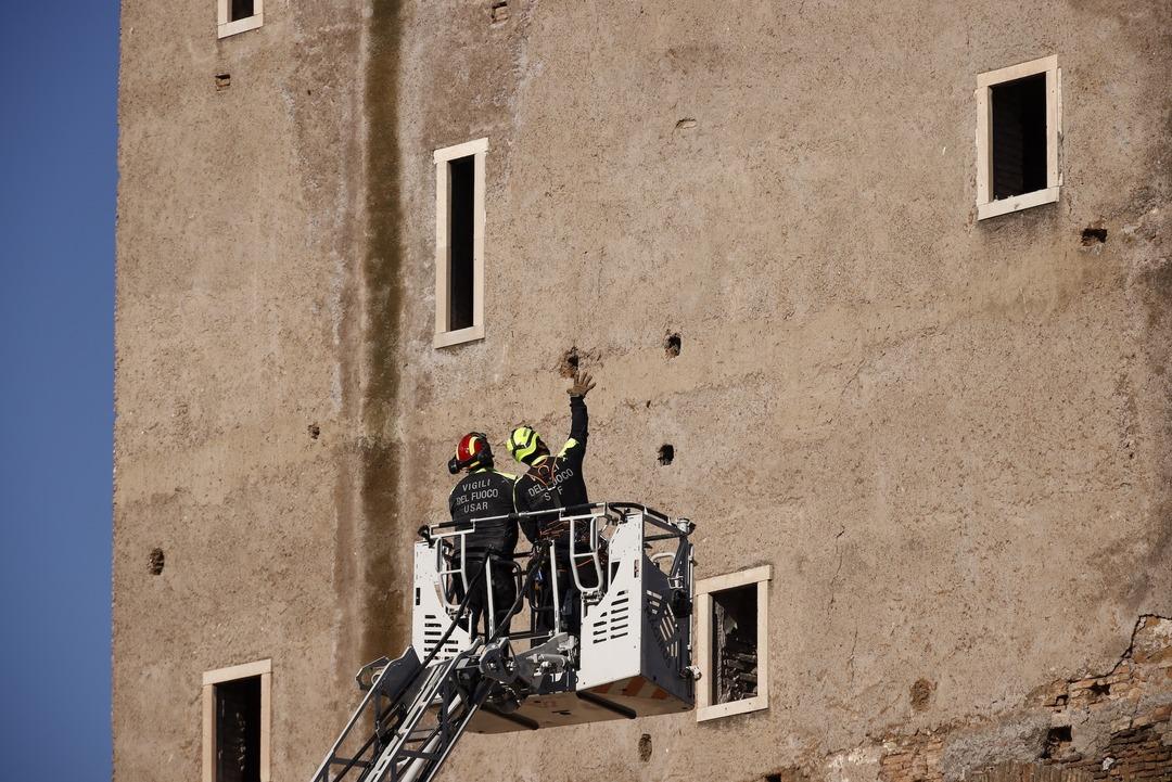 Avrupa'nın göbeğinde kule faciası: Bütün İtalya'yı paniğe sürükledi! Roma'da film kurtarma operasyonu 8