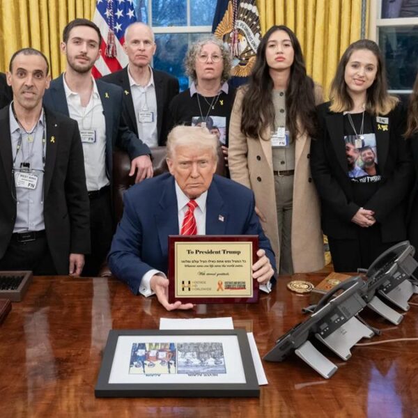 Trump, serbest bırakılan İsrailli mahkumlar ve aileleriyle Beyaz Saray'da buluştu